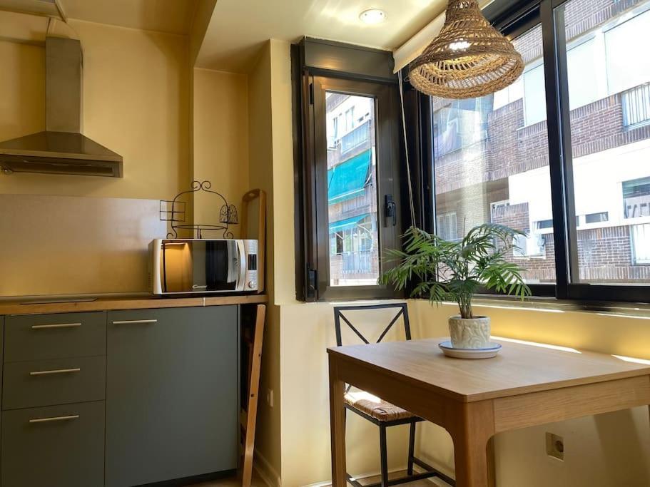 Estudio Castellana Norte Con Parking * Madrid